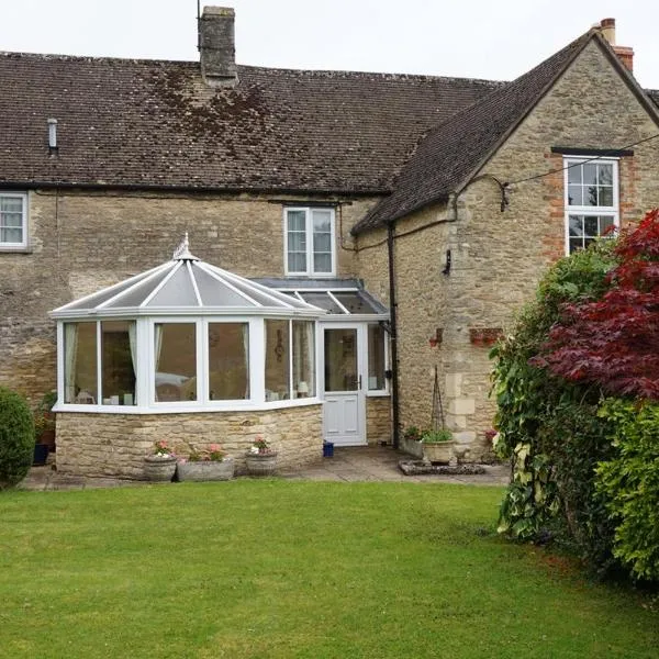 The Nurseries Bed and Breakfast Fairford，位于Coln Saint Aldwyn的酒店