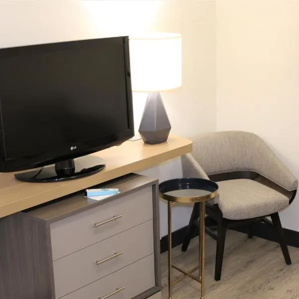 Holiday Inn & Suites St. Cloud by IHG，位于圣克劳德的酒店