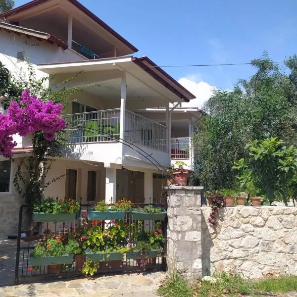 Bucak Apart Hotel Göcek & Beach，位于萨利杰尔梅的酒店