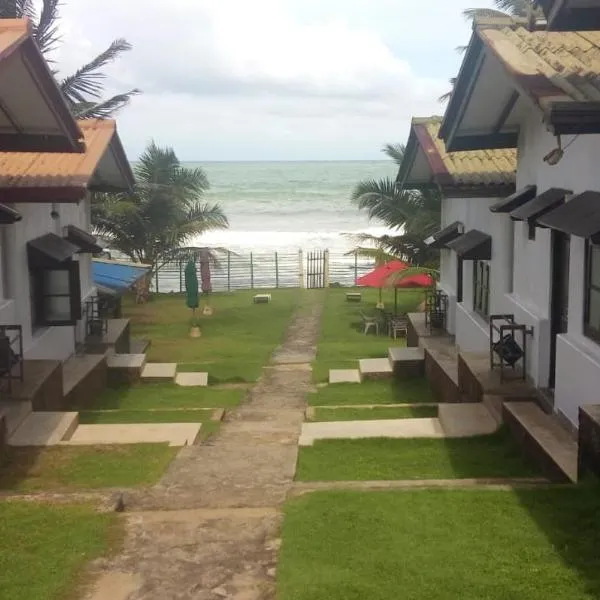 Ramon beach resort，位于Ahungalla Middaramulla的酒店