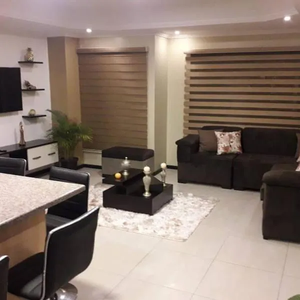 Moderno departamento 3B en Condominio La Victoria，位于昆卡的酒店