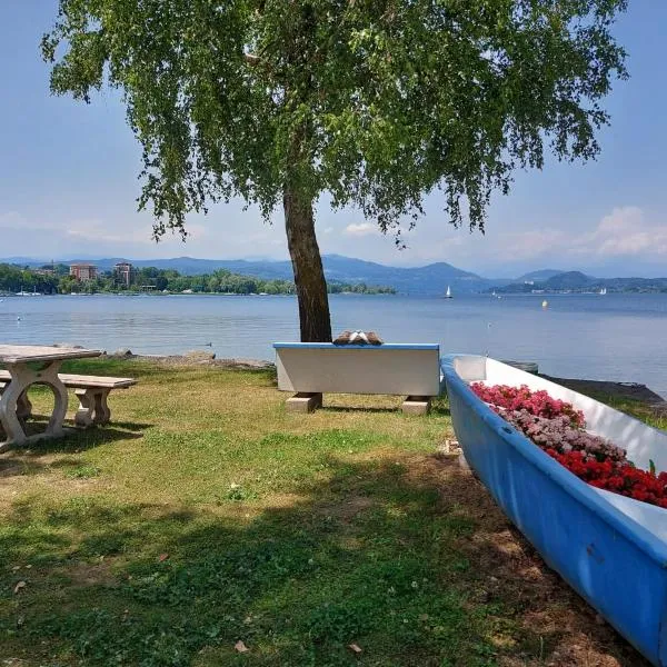 Bnbook Lago Maggiore Studio，位于卡斯泰莱托索普拉蒂奇诺的酒店