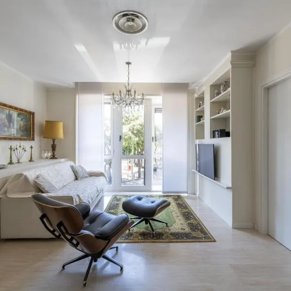 Casa Lazzarini luxury apartment，位于佩萨罗的酒店