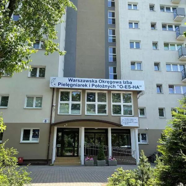 O-ES-HA旅馆，位于Dziekanów Leśny的酒店