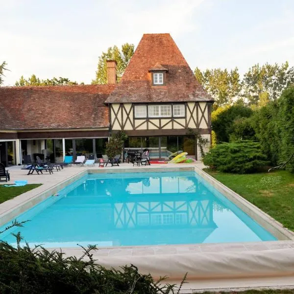 Adorable appartement avec piscine，位于La Chapelle-dʼAligné的酒店
