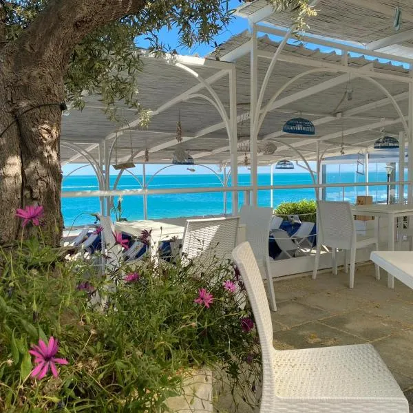 B&B direttamente sul mare da Antonino，位于马蒂纳塔的酒店