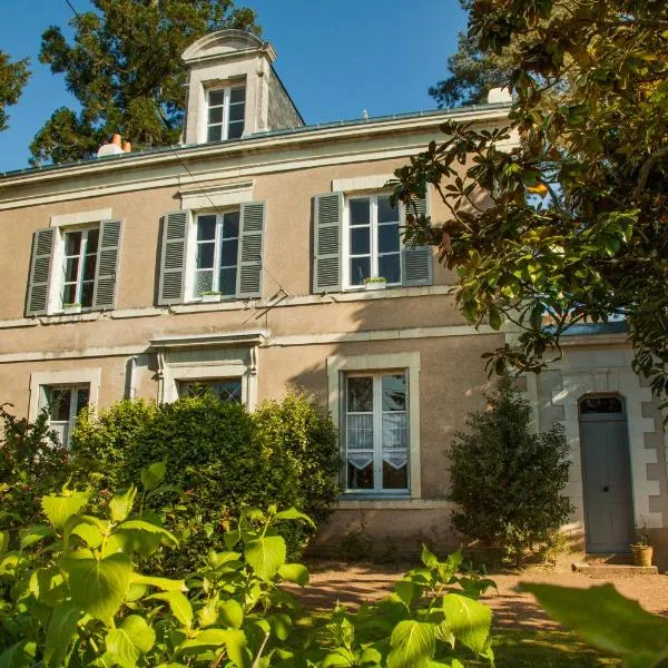 伊尔埃泰于奈福华切斯莫伊住宿加早餐旅馆，位于Le Loroux-Bottereau的酒店