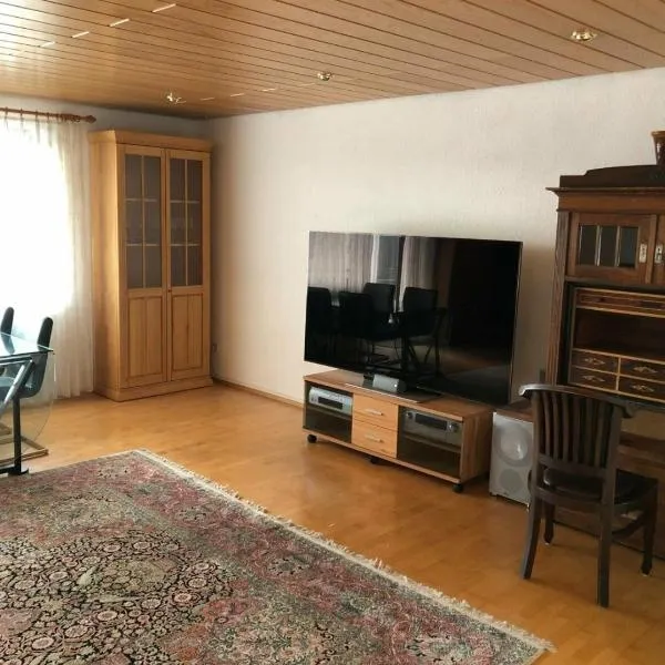 Wohnung für 4 Personen, 2 Schlafzimmer, 2 Parkplätze, WLAN，位于康斯坦茨的酒店