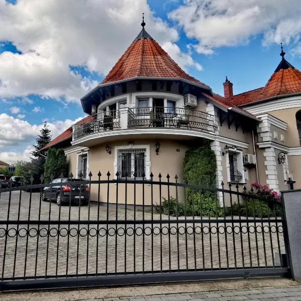 Admirál Villa Felnőttbarát szálláshely，位于佐洛恰尼的酒店