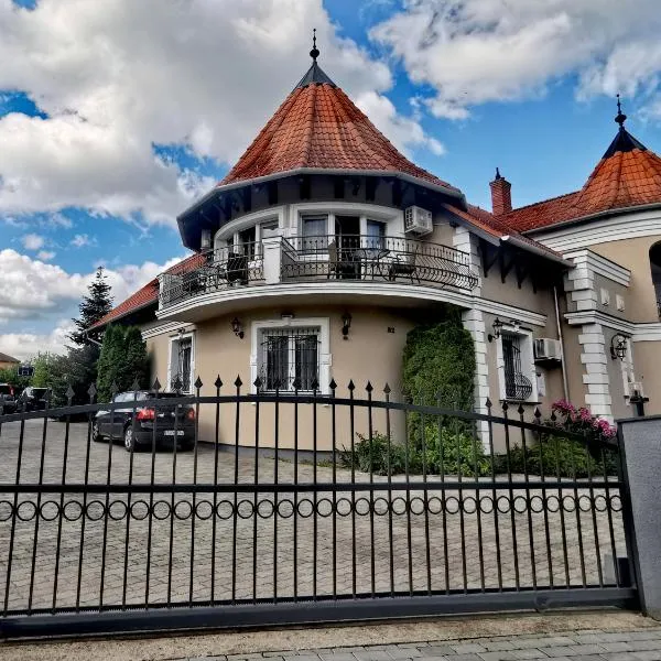 Admirál Villa Felnőttbarát szálláshely，位于Gyůrůs的酒店