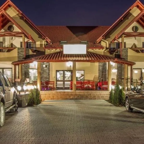 Aranykakas étterem és panzió，位于Cîrţa的酒店