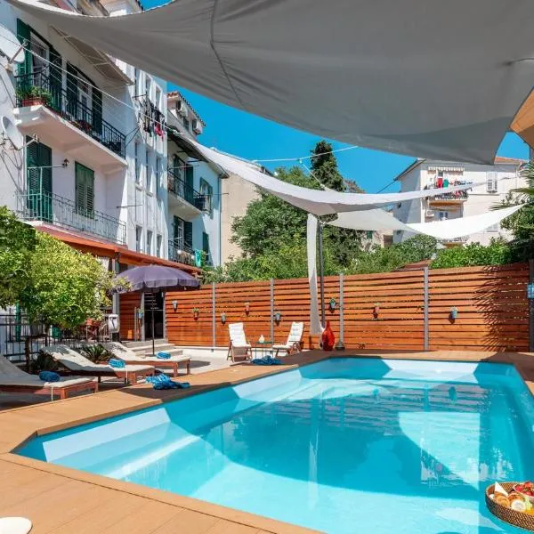 Evala luxury rooms with pool and garden，位于斯普利特的酒店