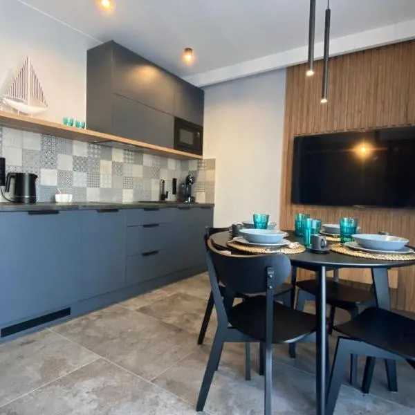 Apartament MAGMA z basenem Morska Klifowa Rewal，位于里沃的酒店