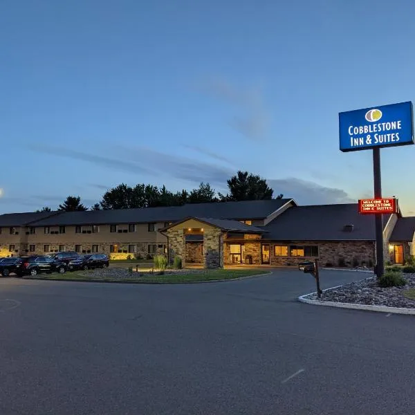 Cobblestone Inn & Suites - Merrill，位于Merrill的酒店