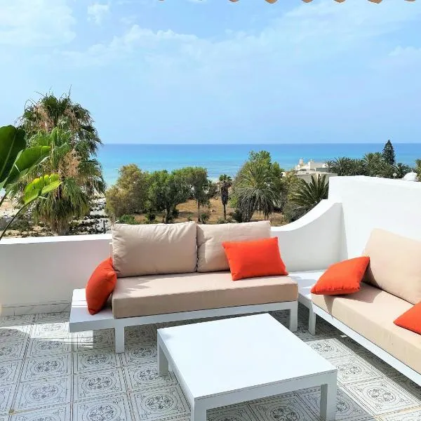 Roof Top Pied dans l'Eau Panoramic View, 80 meters from Seaside，位于Hammamet Sud的酒店