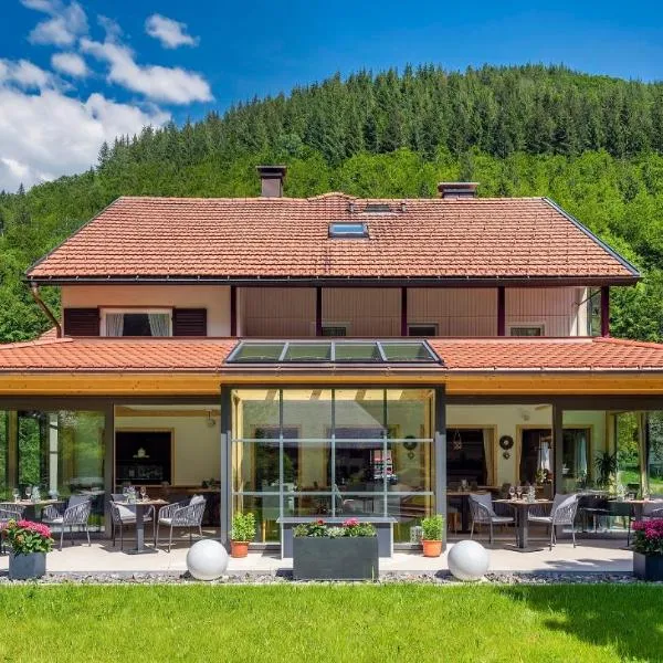 Landgasthaus Kurz Hotel & Restaurant am Feldberg - Schwarzwald，位于Herrenschwand的酒店