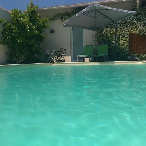 Chambre direct piscine，位于塔朗斯的酒店