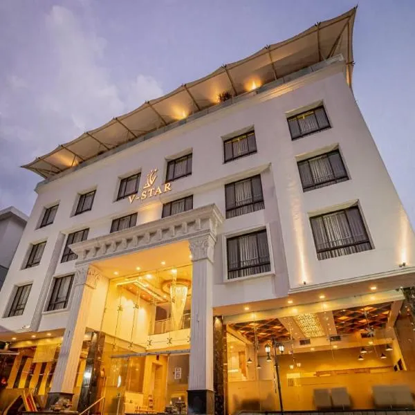V Star，位于Bhorvādi的酒店