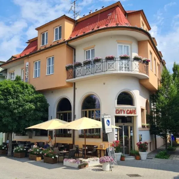 City Hotel，位于Ratnovce的酒店