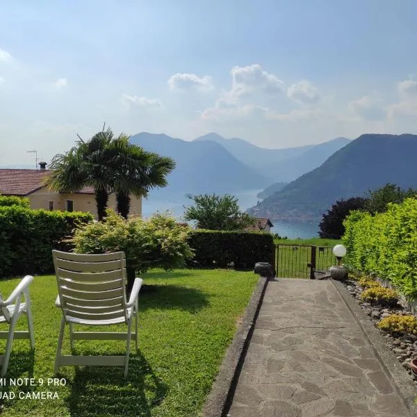 Sulzano Villa con Giardino Vista Lago Parking Free，位于苏尔扎诺的酒店