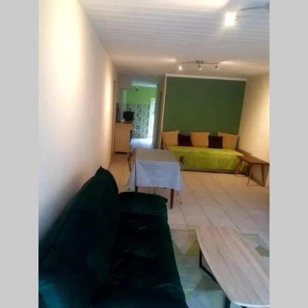 Petit gîte ou chambre d'hôtes 2/4 personnes，位于Buffières的酒店