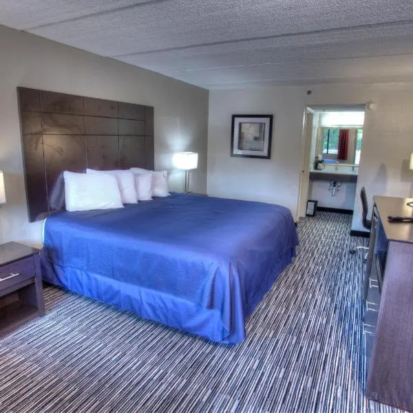 Budgetel Inn and Suites Plus Helen，位于Clarkesville的酒店