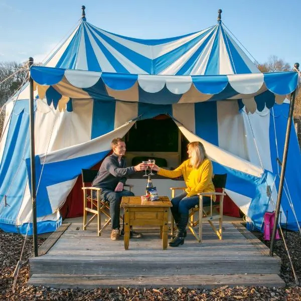 Leeds Castle Knights Glamping，位于利兹的酒店
