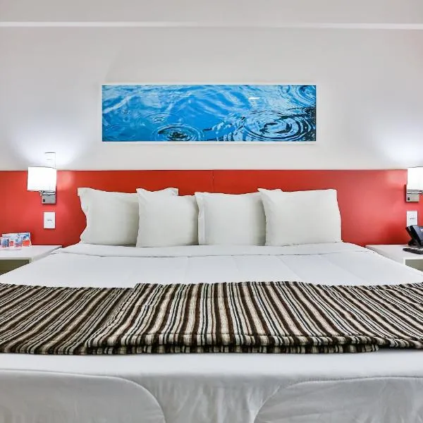 Ramada Hotel & Suites Campos Pelinca，位于坎普斯戈伊塔卡济斯的酒店