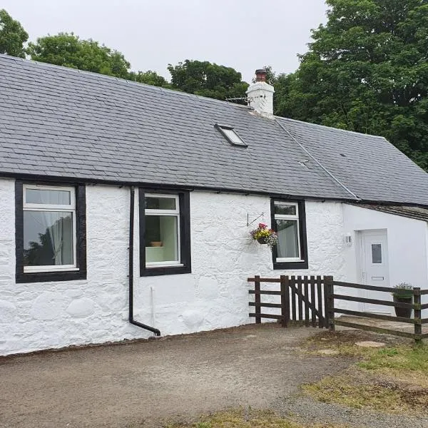 Dairy Cottage with sea views，位于格文的酒店