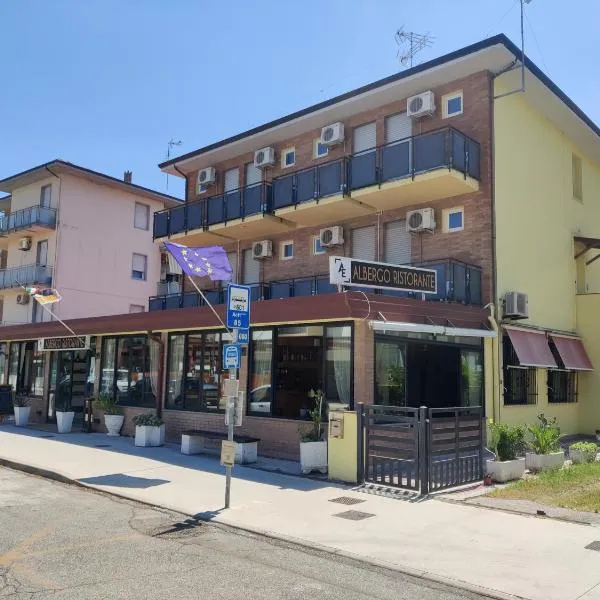 Albergo ristorante Elena，位于Fenili Patrignani的酒店