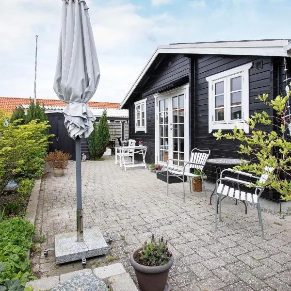 Holiday home Karrebæksminde XLIV，位于奈斯特韦兹的酒店