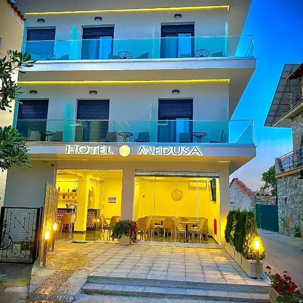 Hotel Medusa，位于Áyios Yeóryios的酒店