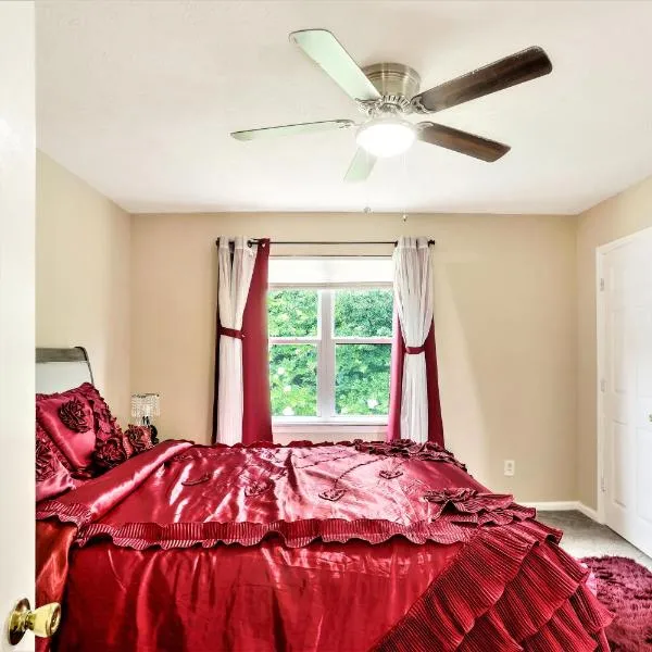 Sweet Home Georgia - Entire 2 Bedroom House，位于诺克罗斯的酒店