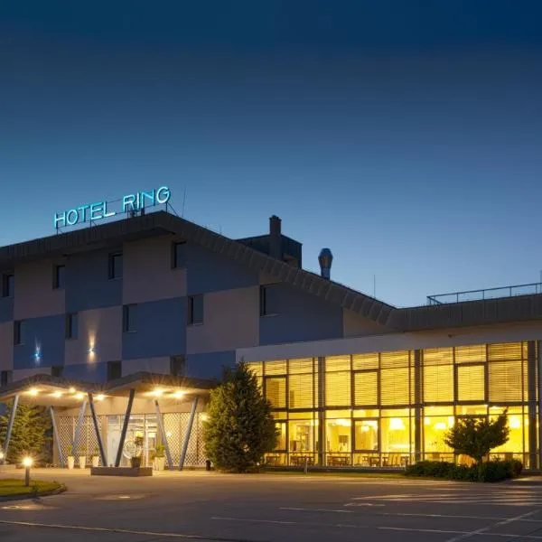 Hotel Ring，位于Topoľníky的酒店
