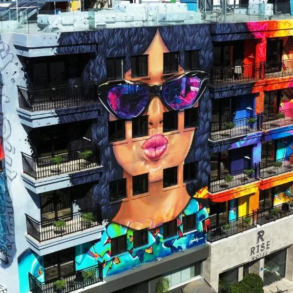 Rise Street Art Hotel，位于Dasaki Achnas 的酒店