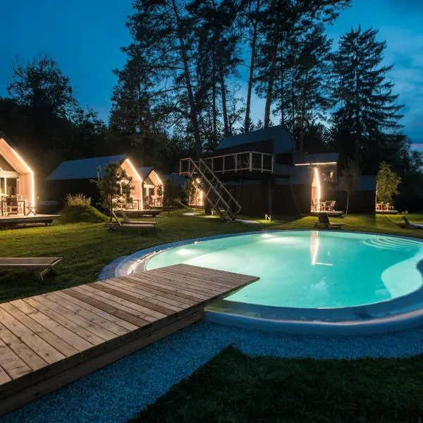 Luxury glamping Chocolate village，位于马里博尔的酒店