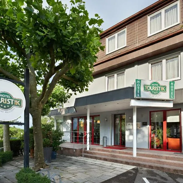Hotel Touristik，位于莱茵河畔的纳沙泰尔的酒店