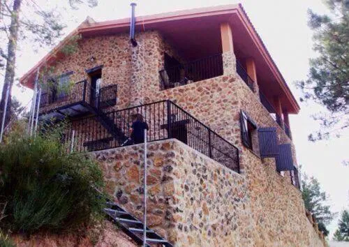 Casa Rural El Tejo，位于Villarrodrigo的酒店