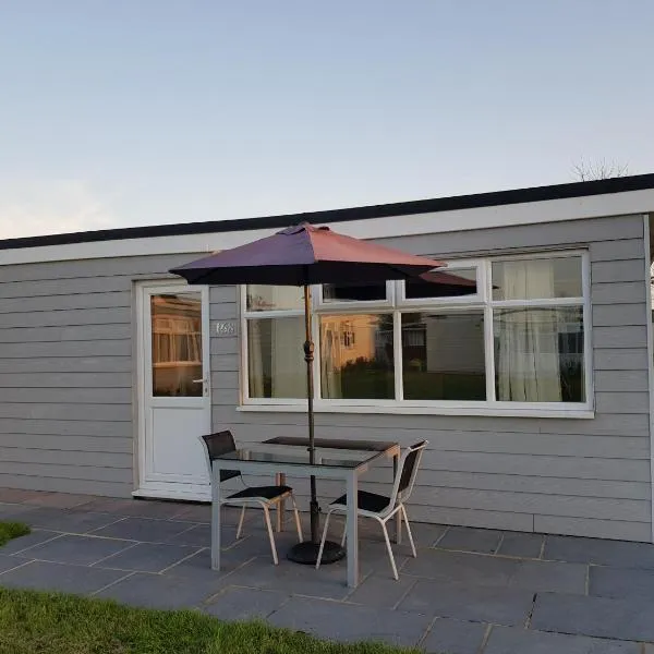 Camber Sands Holiday Chalets - The Grey，位于Lydd的酒店