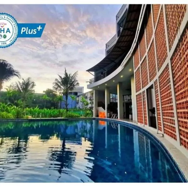 Atom Phuket Hotel -SHA Plus，位于奈扬海滩的酒店