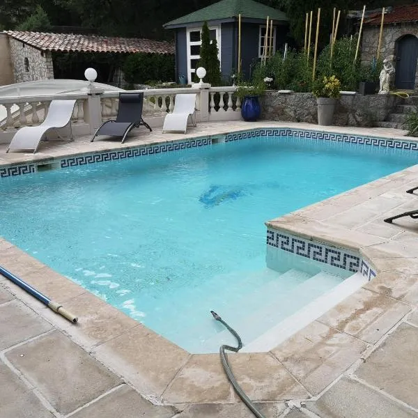 Appartement design avec piscine，位于Villevieille的酒店