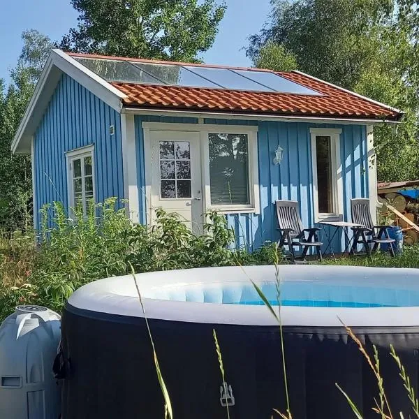 Gäststuga i vacker natur, bastu, bubbelpool sommartid och gratis parkering, guesthouse with nice view with sauna and free parking close to Dalsjöfors and fishing，位于Sexdrega的酒店