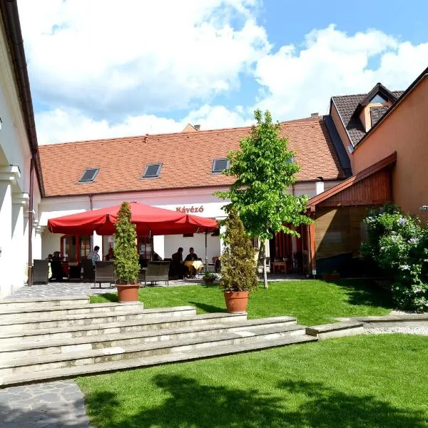 Servita Udvarház Eger，位于埃格尔的酒店