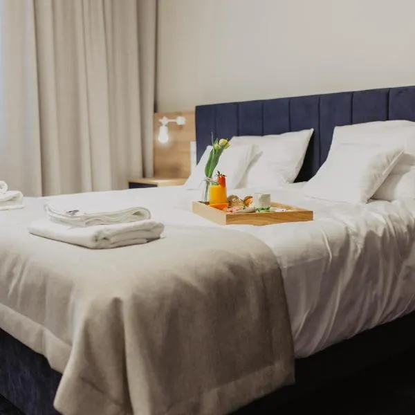 Molto Bene Hotel & Restaurant，位于Skórcz的酒店