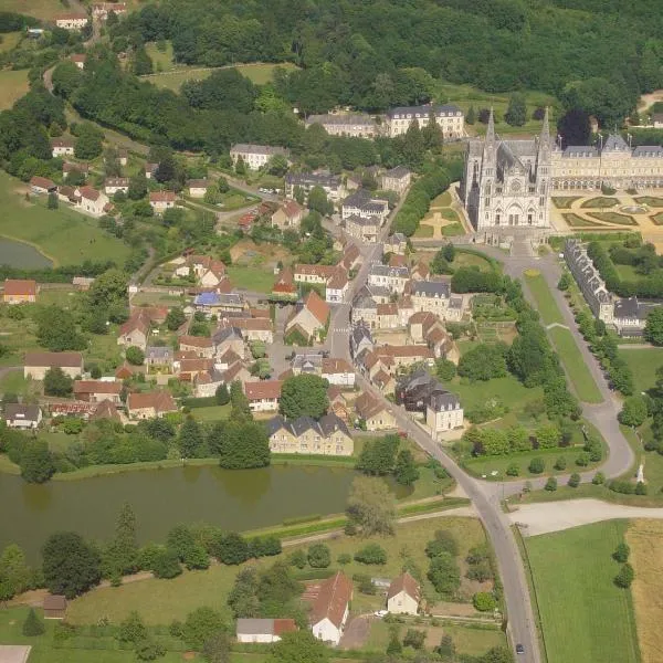 Maison dans le bourg，位于La Chapelle-Montligeon的酒店