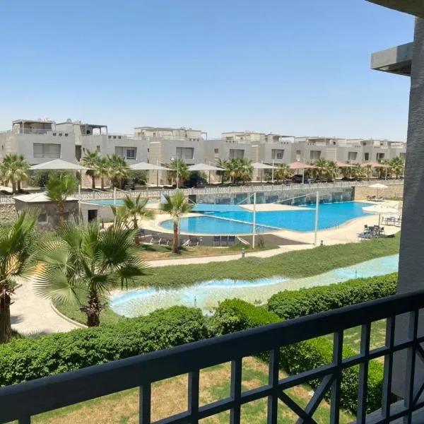 Einbay pool view appartement，位于Al Ḩafāʼir的酒店
