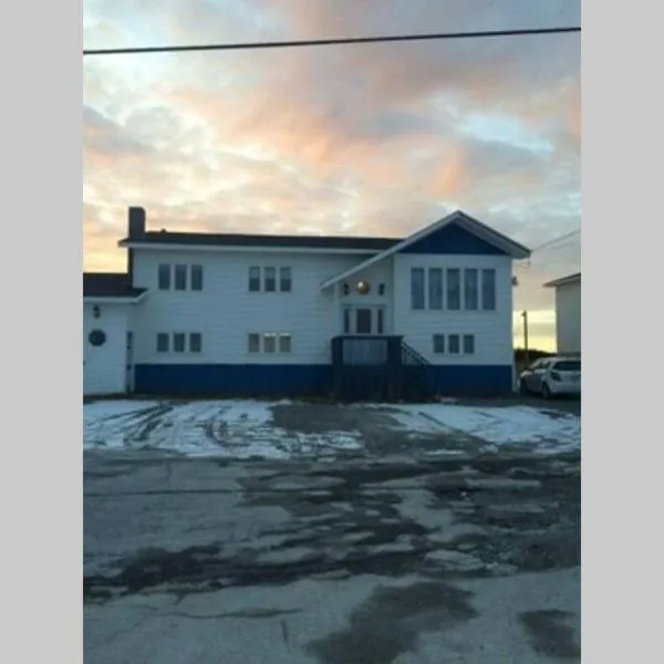 Ocean Front House in Cook's Harbour Newfoundland，位于L'Anse aux Meadows的酒店