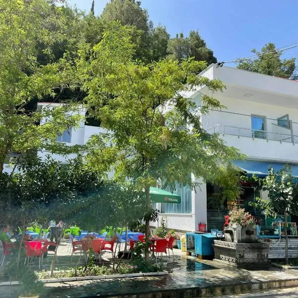 The White Villa，位于Poliçan的酒店