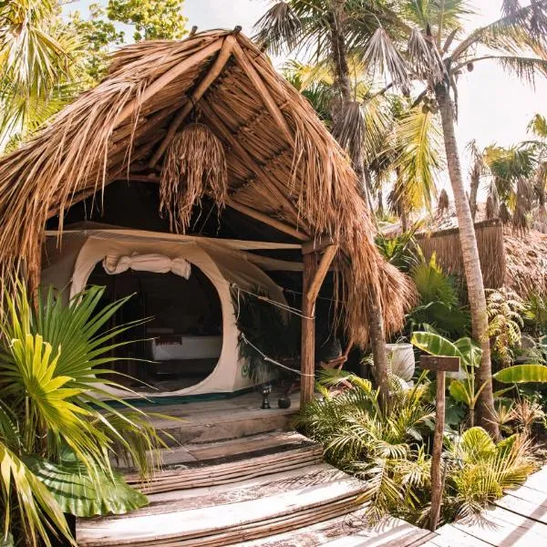 Uman Glamping & Cenote Tulum，位于图卢姆的酒店