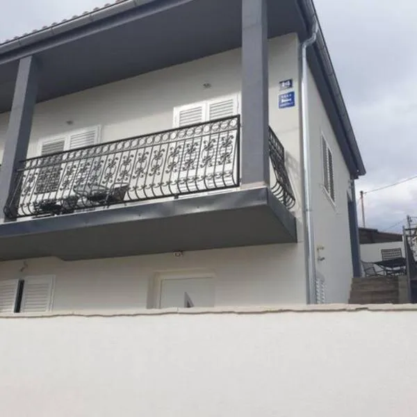 Apartman Stella Rovanjska，位于洛瓦尼斯卡的酒店